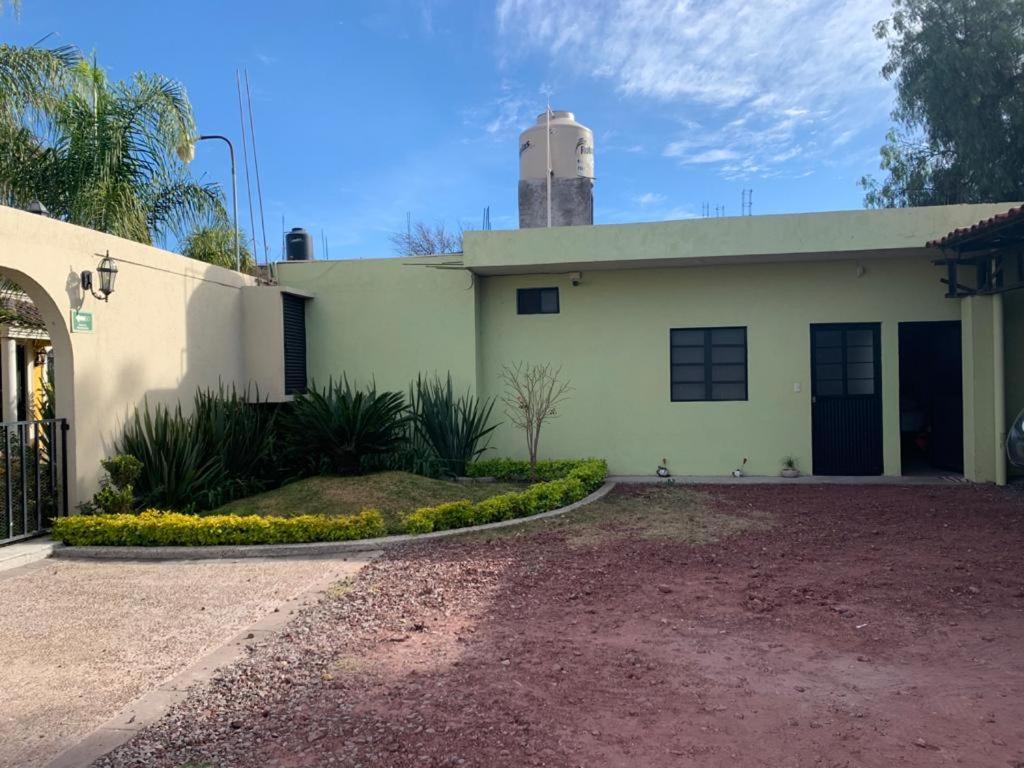 Estancia Santa Fe Celaya  Exteriör bild